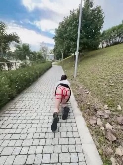 字母猎奇必备！极度SM重口，舞蹈生姐姐【依然】各种花样玩法，暴力异物扩张3P女女露出喝尿 截图13