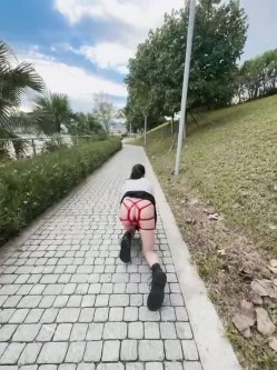 字母猎奇必备！极度SM重口，舞蹈生姐姐【依然】各种花样玩法，暴力异物扩张3P女女露出喝尿 截图14