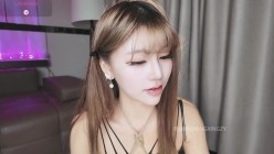 超人气美少女【Kiki-2025】空姐制服诱惑~丝袜~道具自慰喷水 截图12