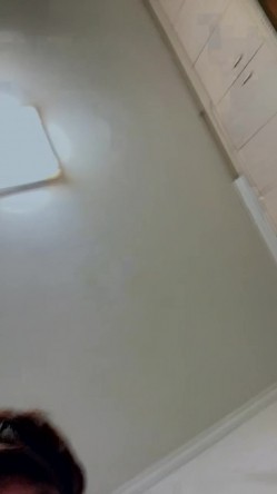 18岁白虎小楠楠 ️吃鸡做爱制服诱惑，被小哥双洞齐开，菊花非常紧致，两个手指进不去~火热交战中 ️青瓜道具也用上啦！ 截图2