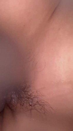 良家少妇后入啪啪 老公流出来了 那是你的水 老公还没射呢 啊 我咋那么多啊 骚话不停 淫水流不停 内射 视角不错 截图15