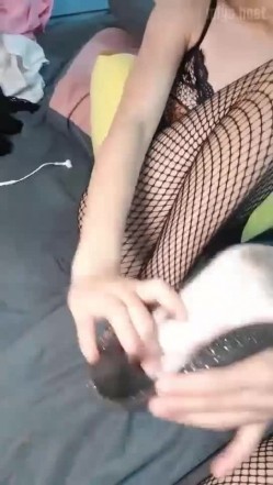 漂亮小少妇黑色网纱透视情趣开档内内,似漏非漏十分诱人,小茓肥美,洞口大开 截图9