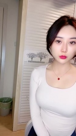 极品尤物！网红腿模女神！性感链子情趣装，丝袜高跟鞋超诱惑，振动棒抽插骚穴，骚逼修理剪毛 截图10