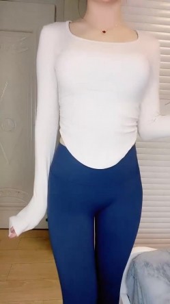 极品尤物！网红腿模女神！性感链子情趣装，丝袜高跟鞋超诱惑，振动棒抽插骚穴，骚逼修理剪毛 截图11