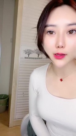 极品尤物！网红腿模女神！性感链子情趣装，丝袜高跟鞋超诱惑，振动棒抽插骚穴，骚逼修理剪毛 截图12