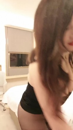 巨无霸-小海媚 ️。超胸阿姨，我要是有这种阿姨，我一个星期不出门都行，天天洗澡给她搓奶，艹到她腿软，太胸啦！！ 截图2