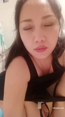 十八线明星【钟晓红】大尺度自慰私照 截图16