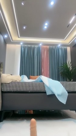贵气长卷发美少妇露脸肉肉匀称身材全裸道具自慰，道具插穴，呻吟不停 截图1