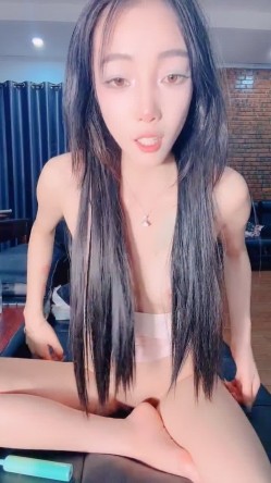 【火爆小姨子】 肛交模特小姨 高挑极品模特身材白虎粉穴~摆姿势挨操肛交喷水刺激不断~后入肛插打桩实在猛 截图9