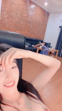 【火爆小姨子】 肛交模特小姨 高挑极品模特身材白虎粉穴~摆姿势挨操肛交喷水刺激不断~后入肛插打桩实在猛 截图14