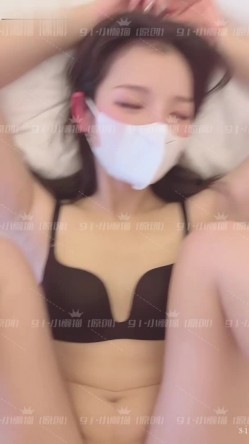 淫妻福利，91大神圈养极品骚婊，反差眼镜母狗【小懒猫】各种公共场所露出自慰3P调教 截图6