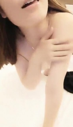金屋藏娇阁御姐主播清欢i页收费一多自慰秀 身体肉体 搔首弄姿插小骚穴 很是淫荡 截图2