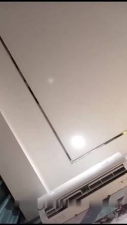眼镜骚妹妹 黑色内衣酒店3P 被前后夹击 外表文静可爱 内心黄的流油 截图8
