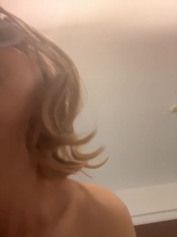 【yuer_your】眼镜反差骚货楼道内露出吃鸡逼夹跳蛋展示完美身材捏乳头捏出了奶水酒店楼道厕所家里骚的很 截图14