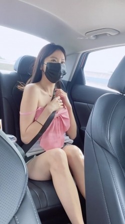 高质量极品尤物巅峰女神jena.sis赞助者享有福利视图完美身材各种环境露出放骚挑逗 截图6