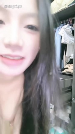 【你的小月月】极品学妹被黄毛给拱了 保证让你垂涎三尺 鸡儿梆硬 身材极美炮友狠揉大奶还内射 截图4