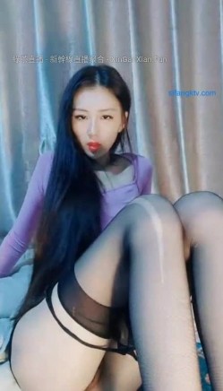 这么极品的颜值，简直是网红界的天花板了，九分颜值九头身黑丝美腿明星级别的女神，黑丝美腿 罕见跳蛋自慰 截图4