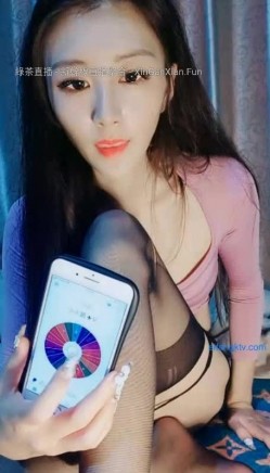 这么极品的颜值，简直是网红界的天花板了，九分颜值九头身黑丝美腿明星级别的女神，黑丝美腿 罕见跳蛋自慰 截图13