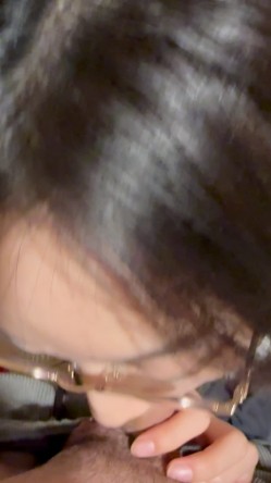爸爸 爸爸，轻点~”还是眼镜妹骚啊！骚气女大男厕露出 啪啪，妹子是真的又乖又反差 各种姿势抽插 截图3