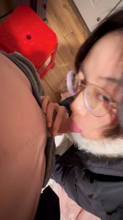 爸爸 爸爸，轻点~”还是眼镜妹骚啊！骚气女大男厕露出 啪啪，妹子是真的又乖又反差 各种姿势抽插 截图14