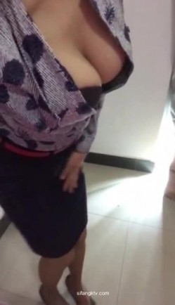 【真实空姐 ️稀缺航空】极品制服『空姐』反差婊私拍集 佳妮空姐多名女神接机啪啪 穿空姐制服做爱 截图2