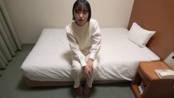 fc2ppv-2688545 Hに興味深々な無垢な美少女と初撮り調教SEX！！シーツを握りしめて「本気イキ」何回も抜き差しされて中出しSEXでブロックされて唖然・・・ 截图2