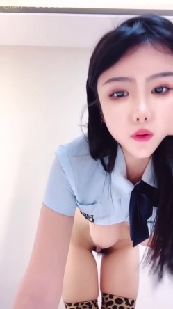 颜值姐妹花车模【莎莎】双飞约操轮流坐屌，后入打桩边干边喷 截图1