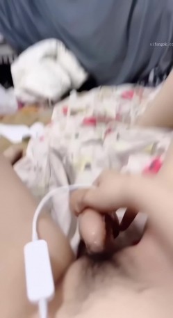 最新快手泄密！大奶精神小妹【就叫小艺】脸穴同框性爱XO掰穴自慰第一弹 截图15