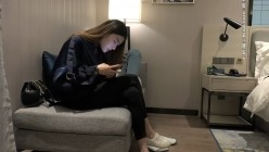 一屌探花_3000高价网约极品178车模，高冷女神苗条温柔，可惜来月经了干一半没兴致 截图2