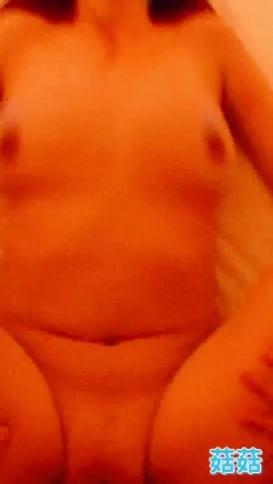 《超强绿帽淫妻泄密》露脸才是王道！推特极品风韵犹存反差御姐【香菇】不雅私拍~粉丝联谊群交会换妻群P各种淫乱 截图15