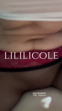 专泡良家大神『LILILICOLE』翘臀骚货一边穿着高跟黑丝一边女上摇摆，只需躺着据能享受全自动炮架服务 截图14