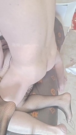嫂子家里装修搬我家住两天早晨老婆上班我就开始操嫂子 截图16