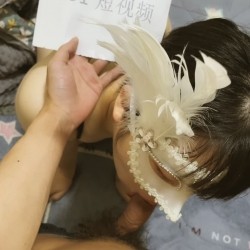 南宁卫生职校的可爱学妹李小霞 · 清纯如花，一线天美穴，吃鸡做爱 21V流出！ 截图2