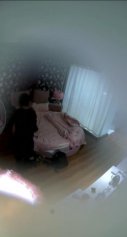 校园附近特色房年轻学生情侣开房爱爱苗条眼镜女友很疯狂女上位猛坐小青年的家伙挺长的 截图11