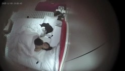 酒店偷拍 打工情侣周日下班幽会妹子挺会玩的把脚缠在男友脖子上这样能插入更深更爽 截图5