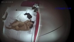 酒店偷拍 打工情侣周日下班幽会妹子挺会玩的把脚缠在男友脖子上这样能插入更深更爽 截图7