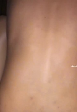 顶级丝袜绿帽人妻【丝袜小淫妻】最新付费，看老婆约单男来家中操逼用我从没体验过的姿势 截图7
