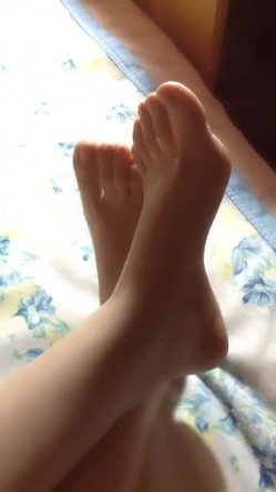 《云盘泄密》身材不错的东北美少妇和相好之间的私密被曝光 截图1