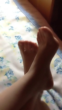 《云盘泄密》身材不错的东北美少妇和相好之间的私密被曝光 截图5