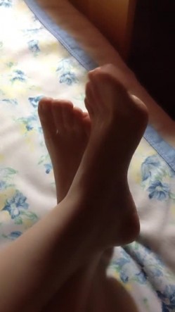 《云盘泄密》身材不错的东北美少妇和相好之间的私密被曝光 截图6