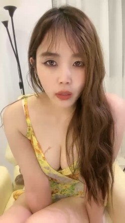 大波浪颜值性感美女！一身花裙收费房诱惑！美腿高跟鞋，张开腿揉搓骚穴，穿上黑丝乳夹，掰穴看洞 截图1