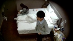 酒店高清偷拍 ️白皙大奶漂亮美女被猥琐眼镜小伙舔逼毒龙干了几次 截图6