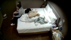 酒店高清偷拍 ️白皙大奶漂亮美女被猥琐眼镜小伙舔逼毒龙干了几次 截图7