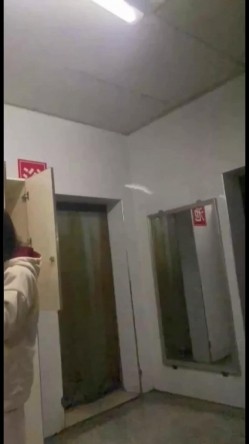 【洗浴换衣合集】高校渣女坑闺蜜拍舍友2+窥视邻居小姐姐们的私生活42V，师范大学的美女就是多 截图3