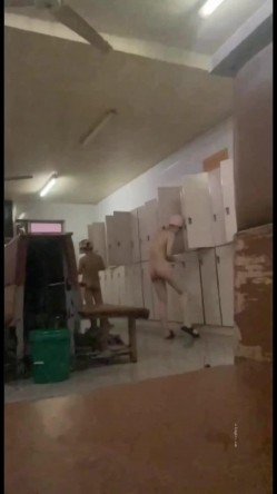 【洗浴换衣合集】高校渣女坑闺蜜拍舍友2+窥视邻居小姐姐们的私生活42V，师范大学的美女就是多 截图6