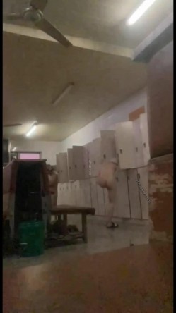 【洗浴换衣合集】高校渣女坑闺蜜拍舍友2+窥视邻居小姐姐们的私生活42V，师范大学的美女就是多 截图8