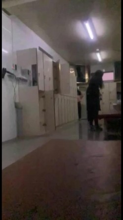 【洗浴换衣合集】高校渣女坑闺蜜拍舍友2+窥视邻居小姐姐们的私生活42V，师范大学的美女就是多 截图11