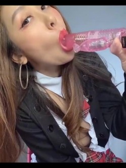 人妻小鹿别管再高级的玩具，也是冰冰凉凉的好想吃有温度，温暖坚硬的大肉棒啊 截图4