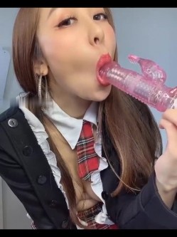 人妻小鹿别管再高级的玩具，也是冰冰凉凉的好想吃有温度，温暖坚硬的大肉棒啊 截图7