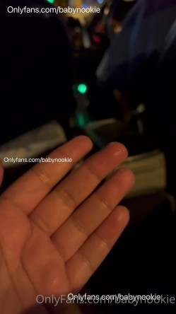 泰国零零后巨乳淫欲痴女「babynookie」OF露脸性爱私拍 巨骚！户外露出商场厕所自慰单男约炮 截图4